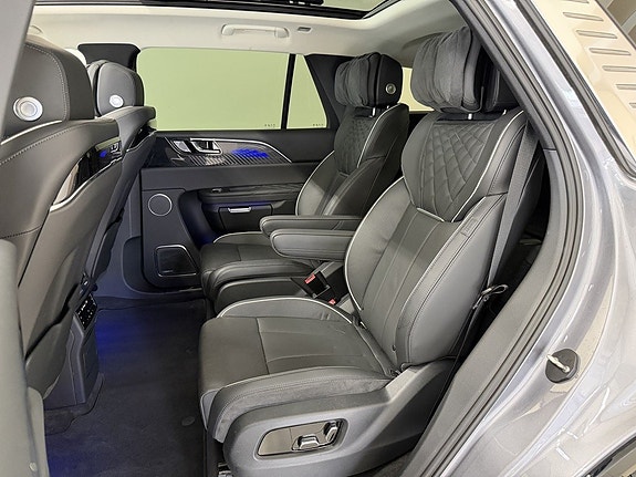 Hongqi E-HS9 16 of 30
