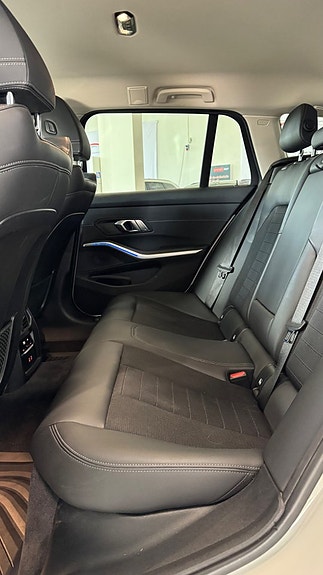 BMW 320d 9 of 18