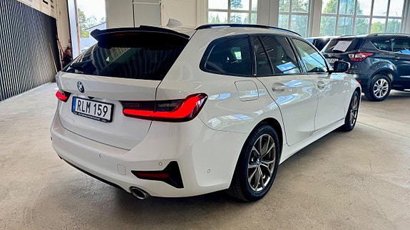 BMW 320d 2 of 18