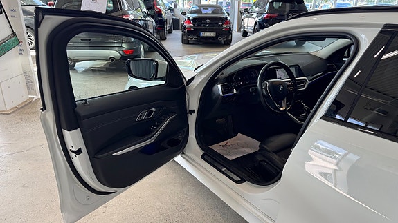 BMW 320d 13 of 18