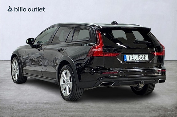 Volvo V60 Cross Country 8 of 30