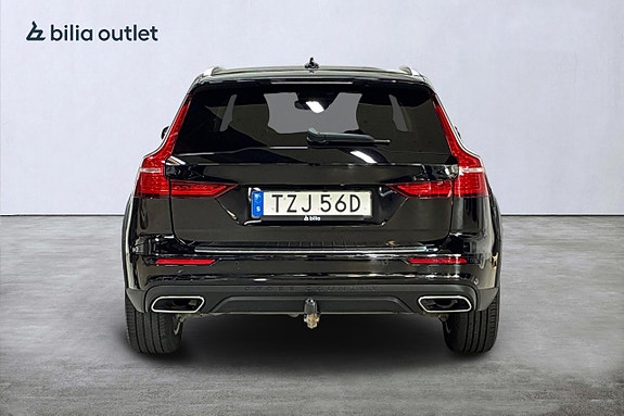 Volvo V60 Cross Country 7 of 30
