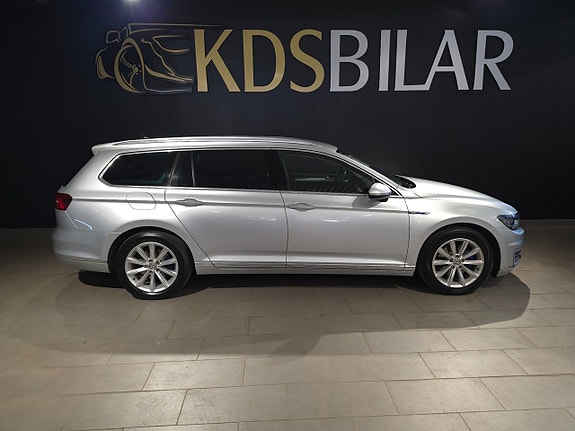 Volkswagen Passat 4 of 13