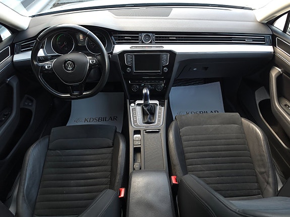 Volkswagen Passat 8 of 13