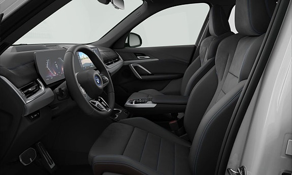 BMW iX1 3 of 3