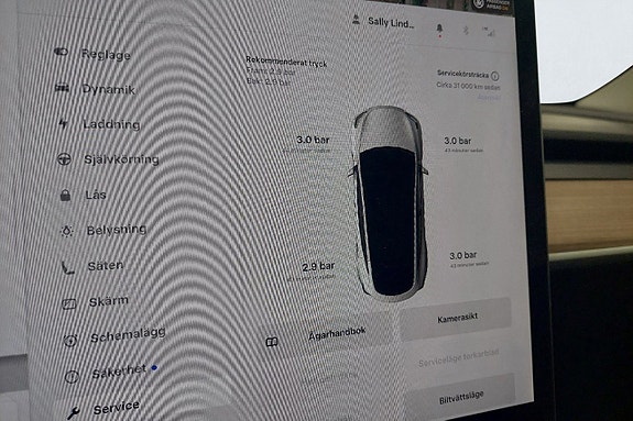 Tesla Model Y 13 of 16
