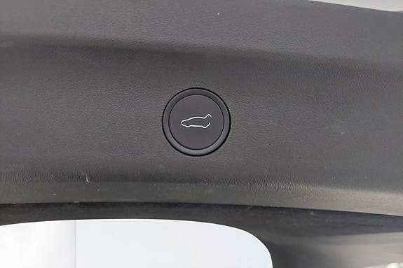 Tesla Model Y 15 of 16