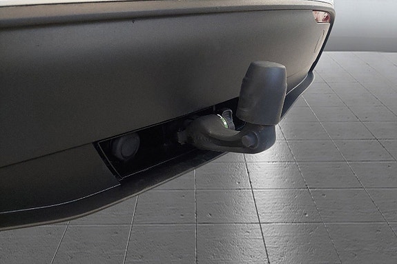 Tesla Model Y 16 of 16