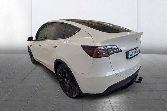 Tesla Model Y 6 of 16
