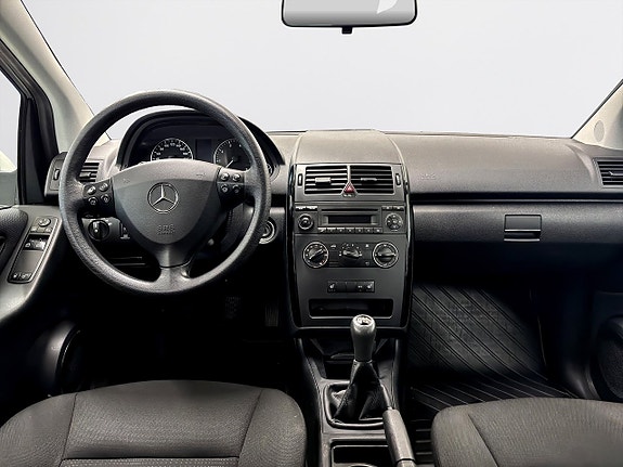 Mercedes-Benz A160 9 of 13