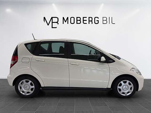 Mercedes-Benz A160 4 of 13