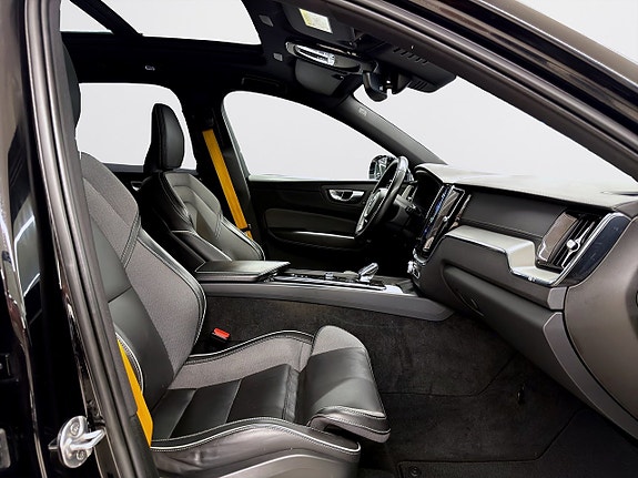 Volvo XC60 15 of 22