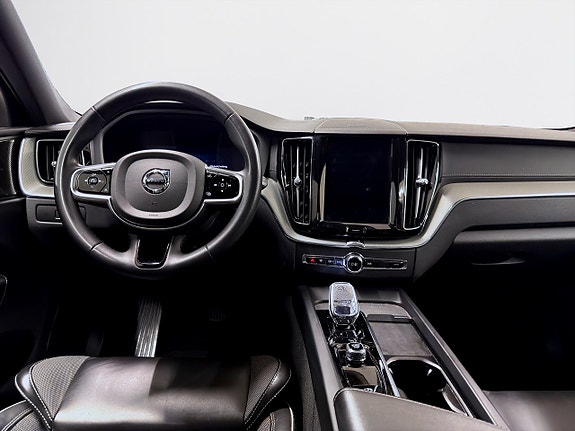 Volvo XC60 11 of 22