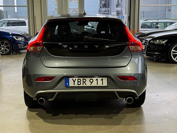 Volvo V40 8 of 22
