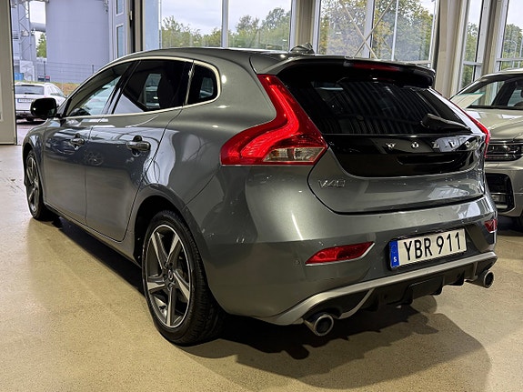 Volvo V40 7 of 22