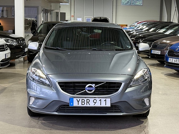 Volvo V40 12 of 22