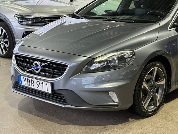 Volvo V40 3 of 22