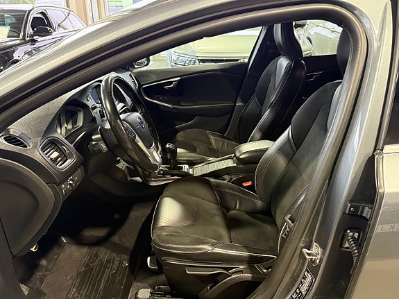 Volvo V40 13 of 22