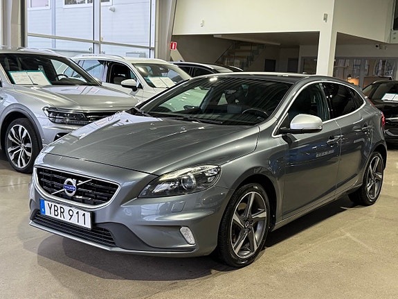 Volvo V40 2 of 22