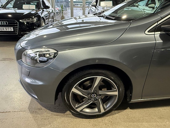 Volvo V40 4 of 22