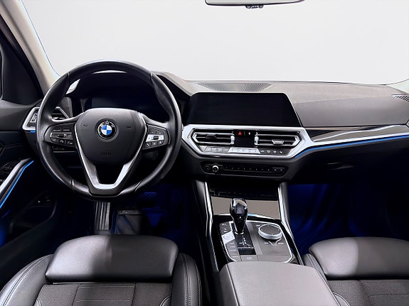 BMW 330e 11 of 18