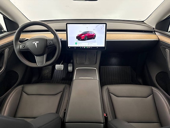 Tesla Model Y 7 of 12