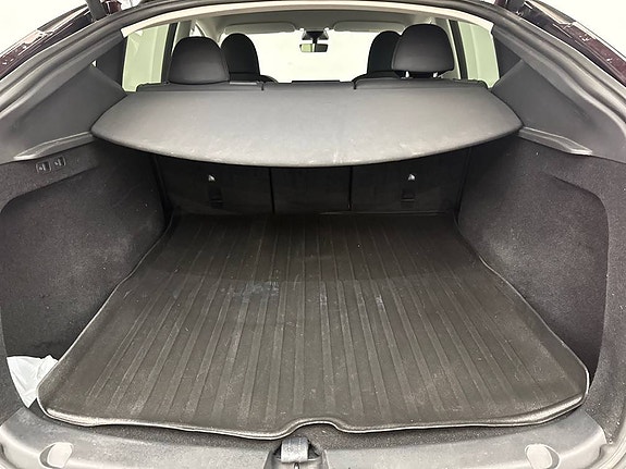 Tesla Model Y 10 of 12