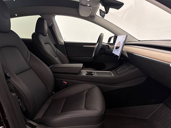 Tesla Model Y 8 of 12