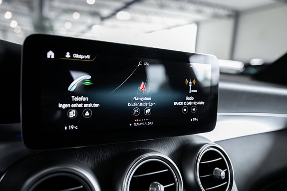 Mercedes-Benz GLC300 de 22 of 30
