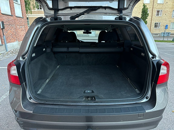 Volvo V70 8 of 10
