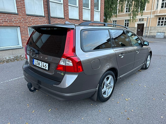 Volvo V70 3 of 10