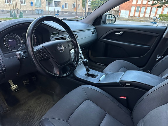 Volvo V70 7 of 10