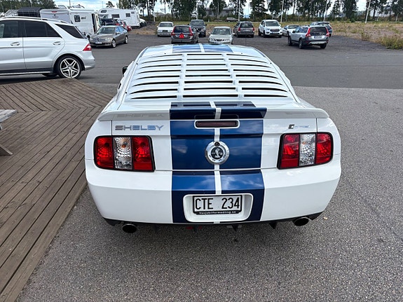 Ford Mustang 4 of 11