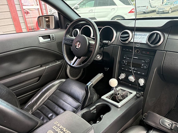Ford Mustang 9 of 11