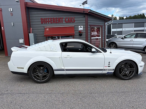 Ford Mustang 2 of 11