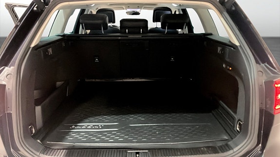 Volkswagen Passat 12 of 12