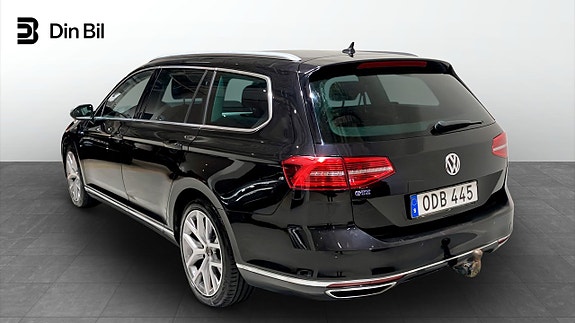 Volkswagen Passat 3 of 12