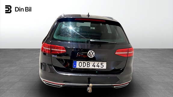 Volkswagen Passat 5 of 12