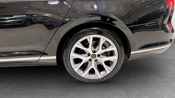 Volkswagen Passat 6 of 12