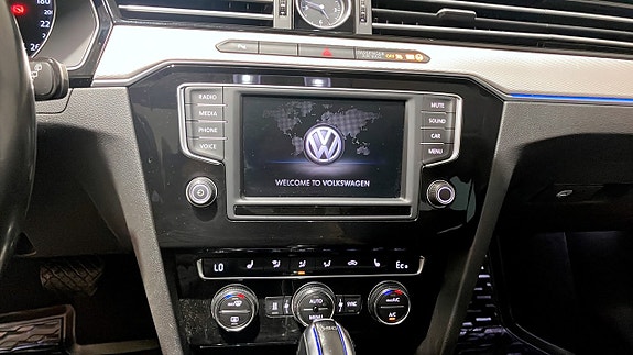 Volkswagen Passat 9 of 12