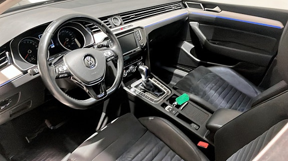 Volkswagen Passat 7 of 12