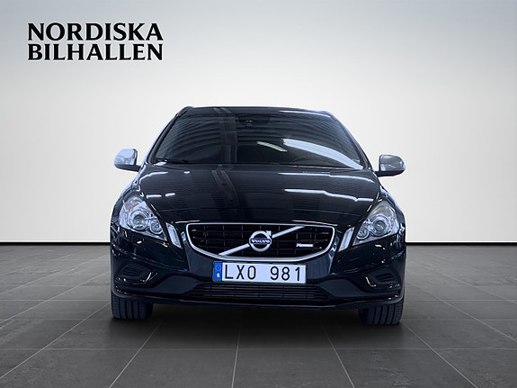 Volvo V60 2 of 15