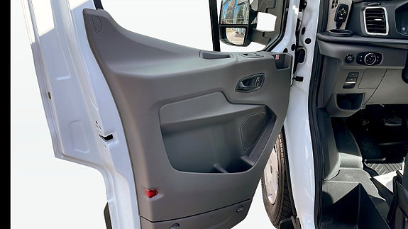 Ford Transit 11 of 13