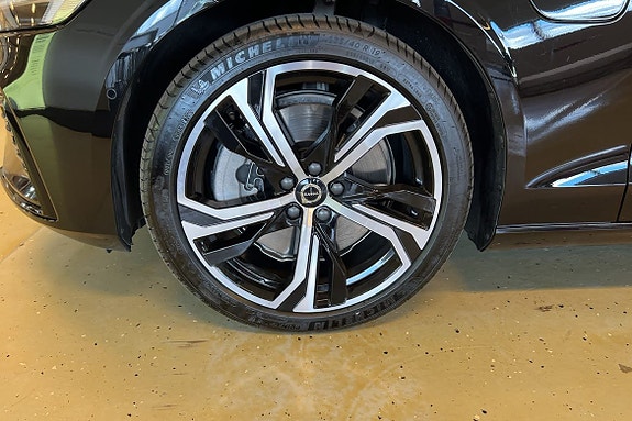 Volvo V60 12 of 29