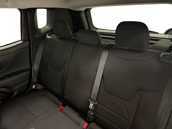 Jeep Renegade 10 of 18
