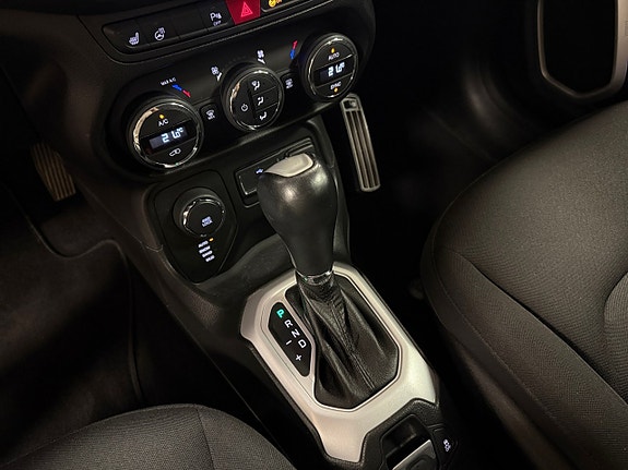 Jeep Renegade 13 of 18