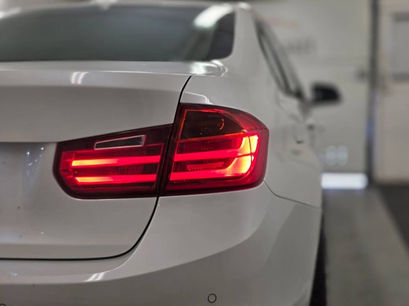 BMW 318d 8 of 12