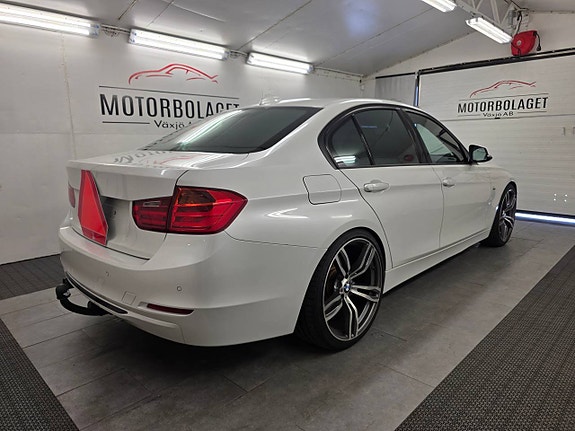 BMW 318d 3 of 12