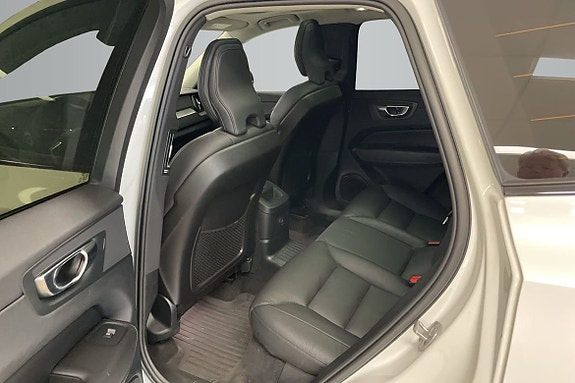 Volvo XC60 11 of 18