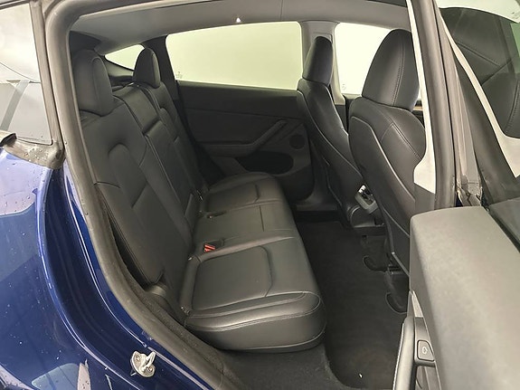 Tesla Model Y 9 of 12